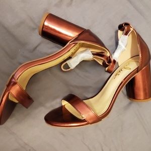 Brand new metallic burgundy heels
